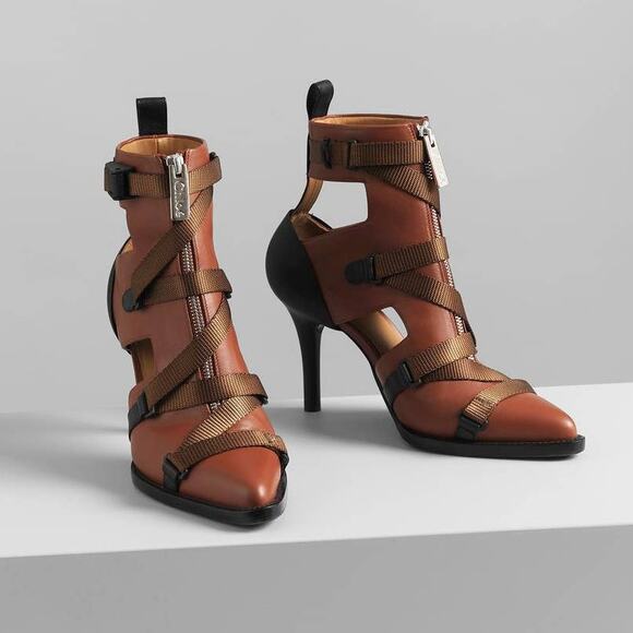 Chloe Runway Tracy Brown Black  Front-Zip Strappy Ankle Boots Futuristic - Picture 1 of 16